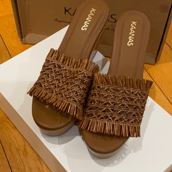 Kaanas Cuevas Sandals in Cafe Size: 6 - Picture 12 of 15